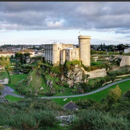 La Chambre Des Remparts Falaise  Eksteriør billede